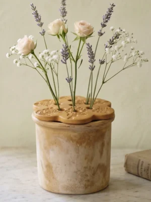 Cache pot fleuri